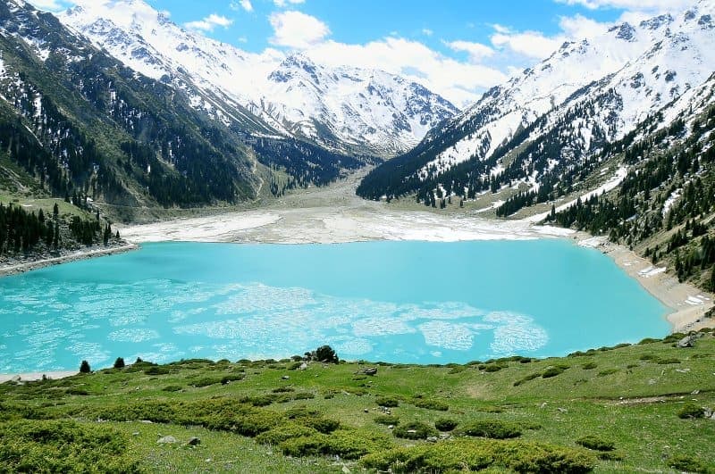 Tour del Lago Issyk con Cascada del Oso landscape in Kazakhstan