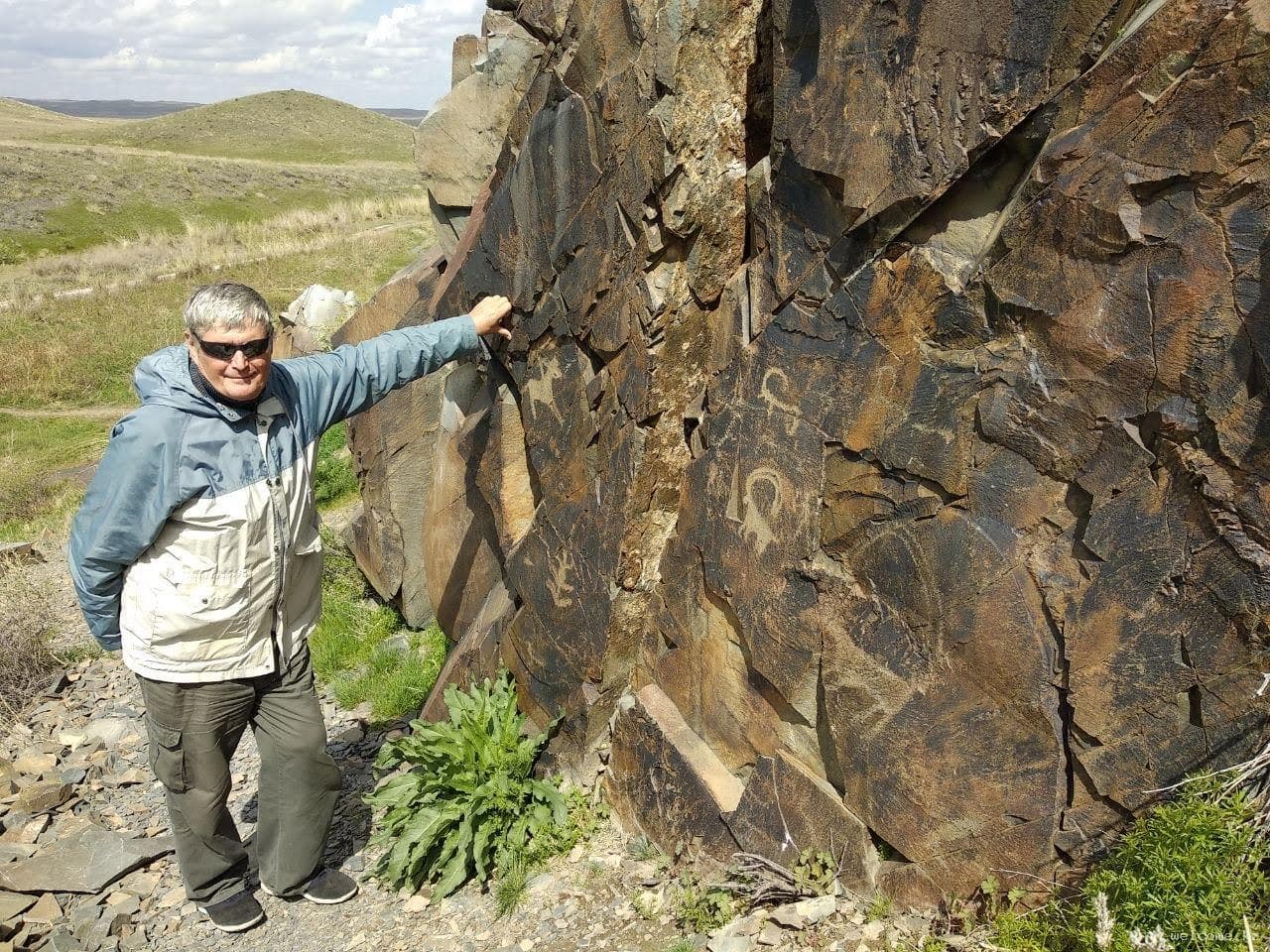 带什么 at 塔木加利石刻, Kazakhstan