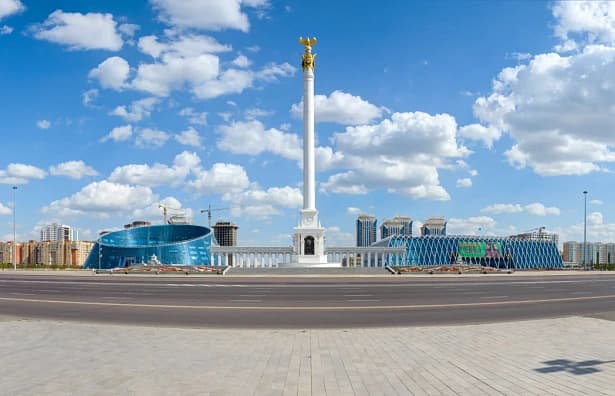 Monumento «Қазақ елі»