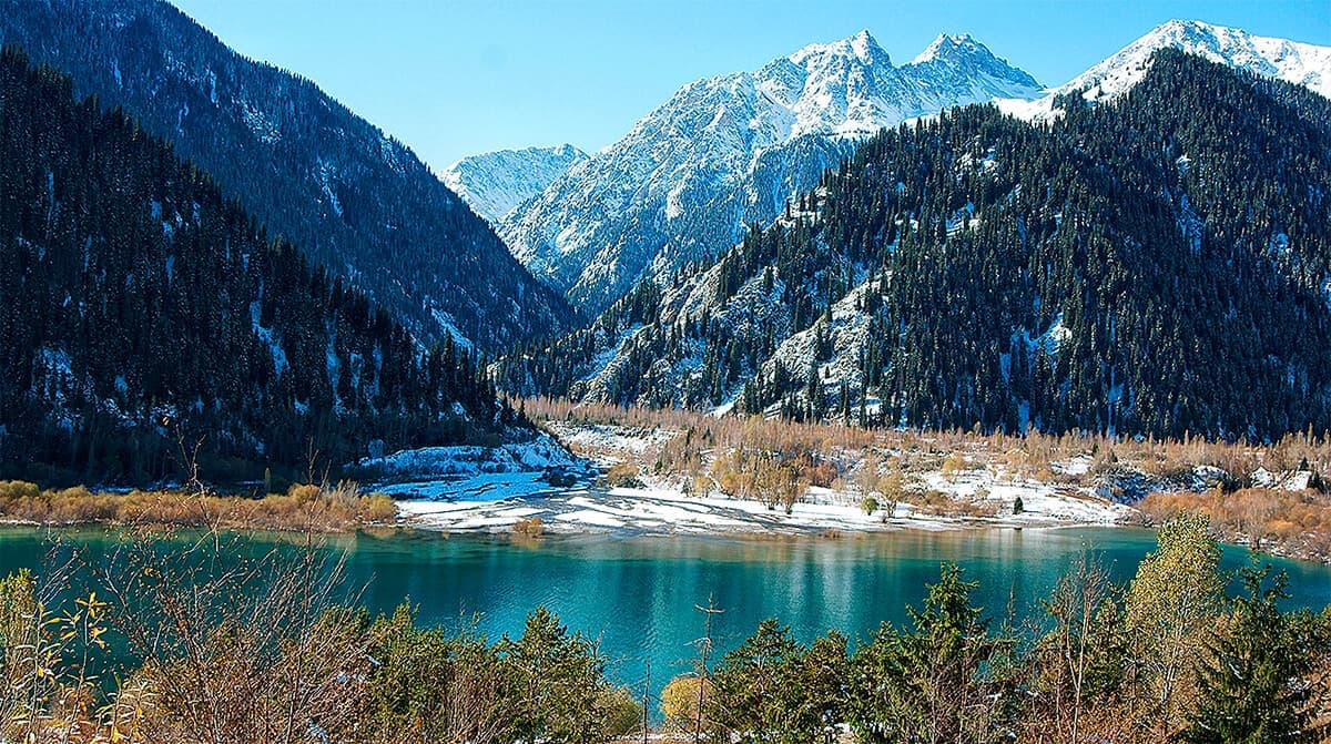 Lago Issyk (Esik) nature and attractions in Kazakhstan