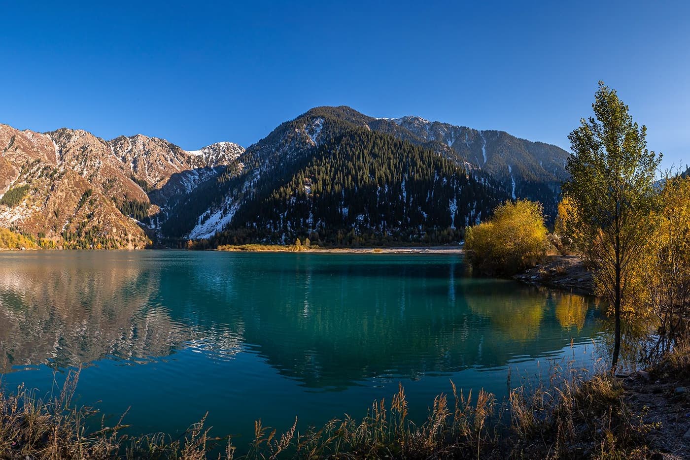 Lago Issyk (Esik) travel scenery in Kazakhstan