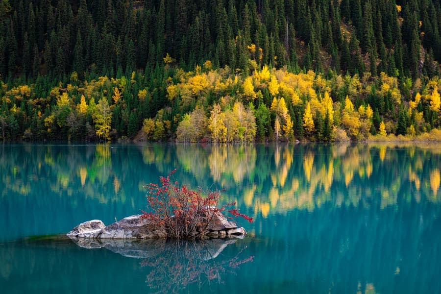Lago Issyk (Esik) nature and attractions in Kazakhstan