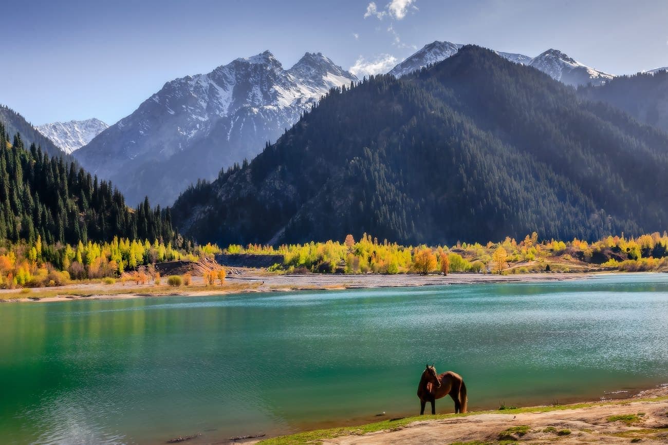 Lago Issyk (Esik) landscape in Kazakhstan