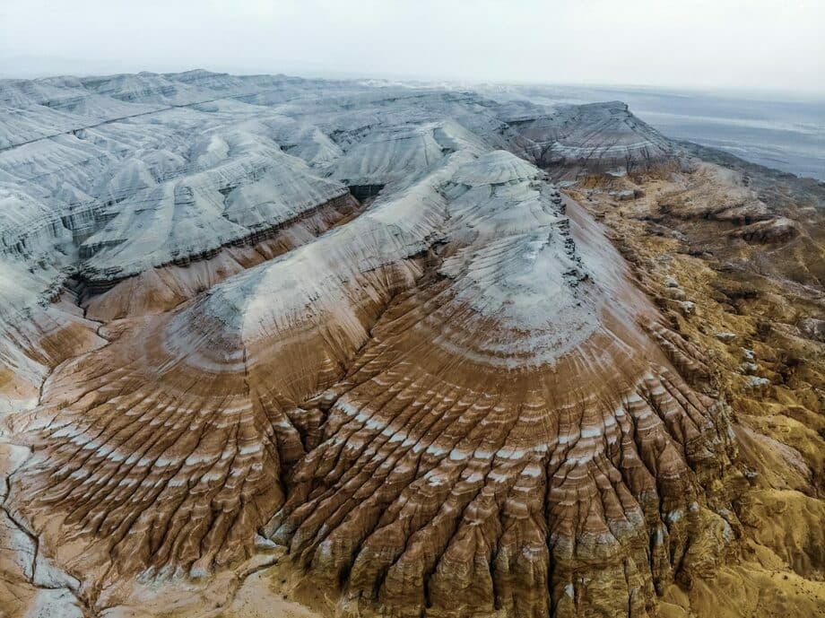 阿克陶山和卡图陶山 at 阿尔廷-埃梅尔国家公园, Kazakhstan